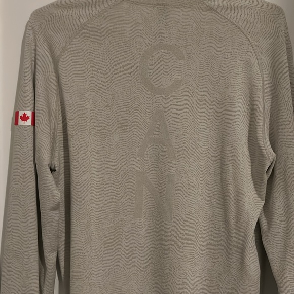 Lululemon team Canada metal vent tech long sleeve - Picture 2 of 3